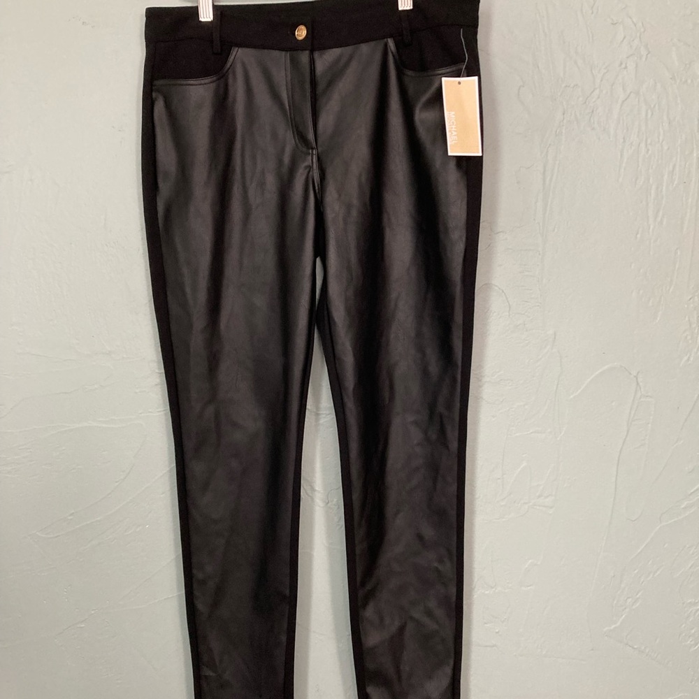 MK NWT 8 Black w faux leather on front